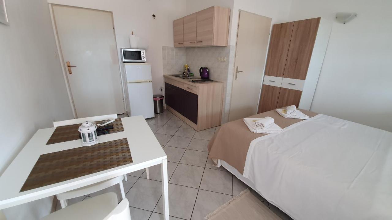 Batkoski Apartments Pag Town Bagian luar foto