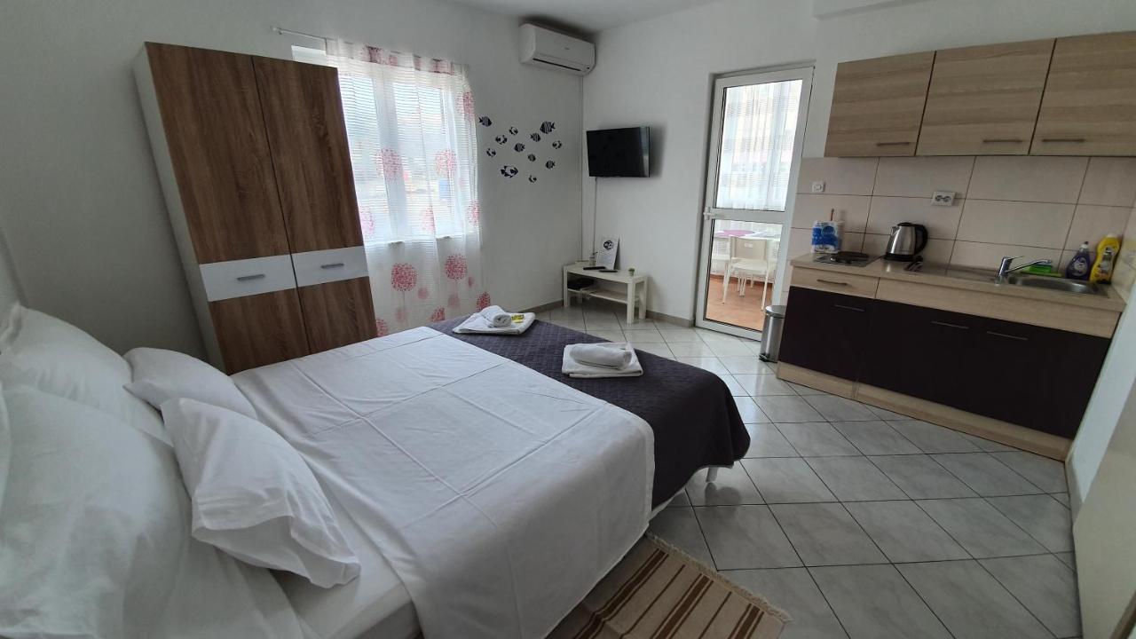 Batkoski Apartments Pag Town Bagian luar foto