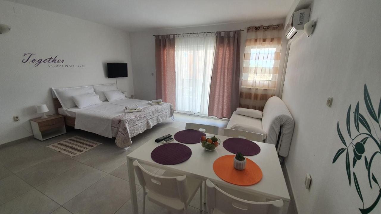 Batkoski Apartments Pag Town Bagian luar foto