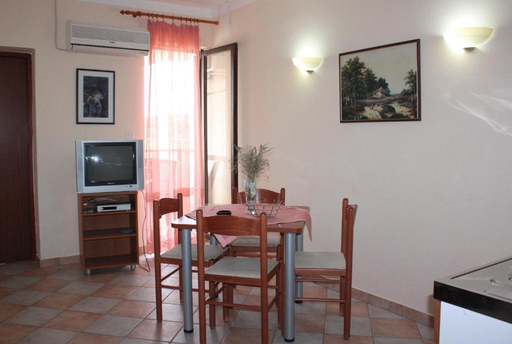 Batkoski Apartments Pag Town Bagian luar foto