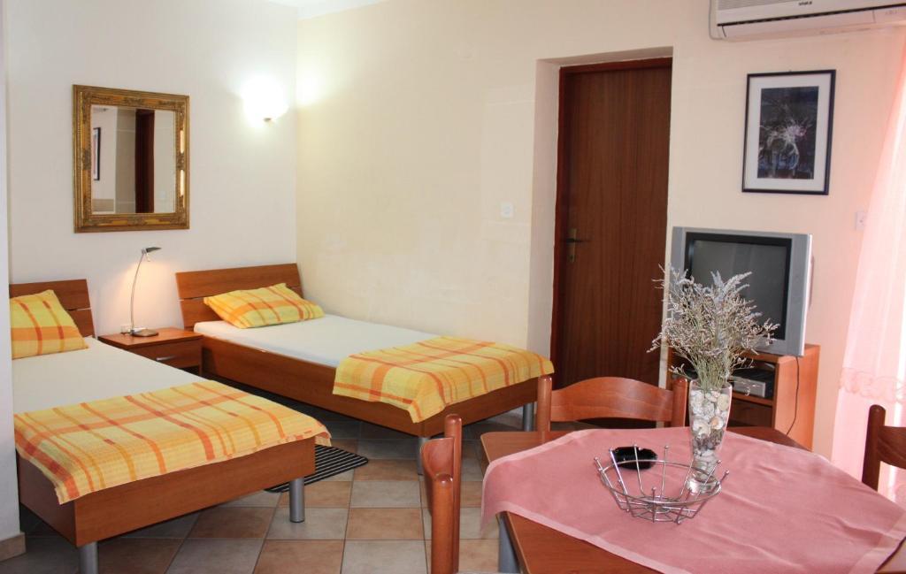Batkoski Apartments Pag Town Bagian luar foto
