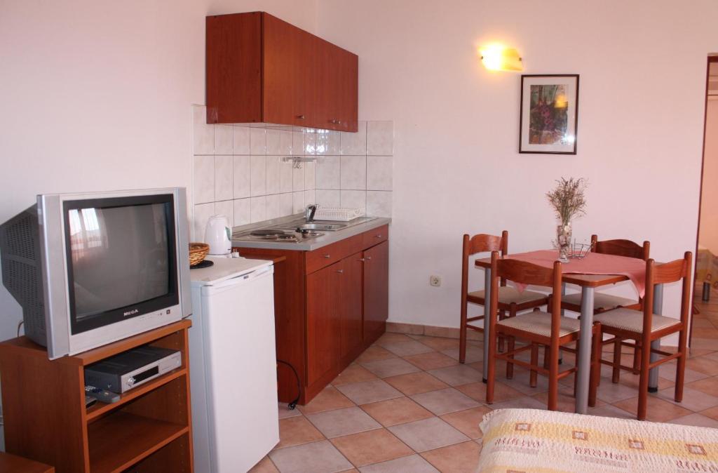 Batkoski Apartments Pag Town Bagian luar foto